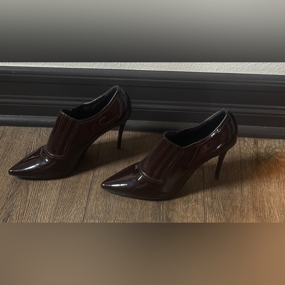 New Valentino Garavani Burgundy Patent Leather Booties 36.5 with sole protectors - Picture 5 of 13